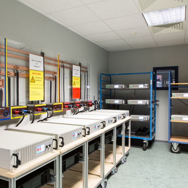 fertigung_geraetepruefung_04.jpg (EA Elektro-Automatik GmbH & Co. KG)