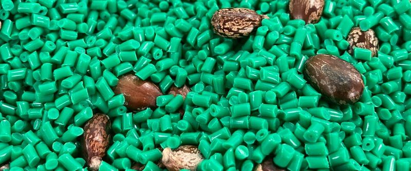 Kunststoff aus Recycling oder nachwachsenden Rohstoffen: eine Alternative, um den CO2-Fußabdruck zu senken.(Bild:  Stefanie Michel)