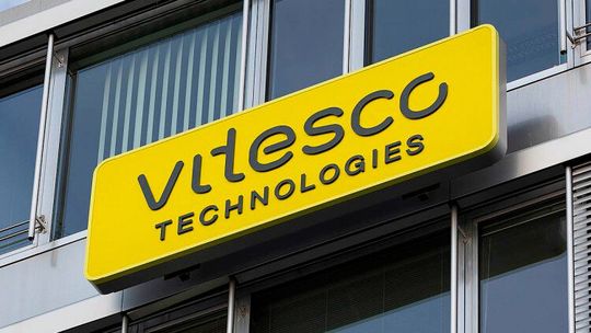 Hinter dieser Wand breitete sich heute eine Schockwelle aus. Denn Vitesco will in Nürnberg von über 1.100 Stellen in den nächsten Jahren die allermeisten abbauen. Der Betriebsrat glaubt der offiziellen Begründung nicht... Hinter dieser Wand breitete sich heute eine Schockwelle aus. Denn Vitesco will in Nürnberg von über 1.100 Stellen in den nächsten Jahren die allermeisten abbauen. Der Betriebsrat glaubt der offiziellen Begründung nicht...