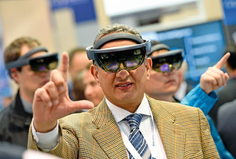 Themen wie Künstliche Intelligenz, Mixed Reality oder Machine Learning sind im Rahmen von Industrie 4.0 auch für den Maschinen- und Anlagenbau relevant. (Deutsche Messe)