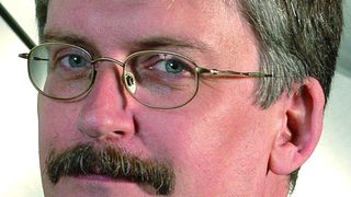 Dr.-Ing. Hans-Joachim Wieland, Stahl-institut VDEh, zum verbesserten Umformverhalten bei neuen Stahlsorten: „Es lassen sich nicht nur einfache Biegeteile, sondern auch komplexe Tiefziehteile herstellen.“Bild: VDEh (Archiv: Vogel Business Media)