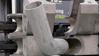 Rohrbiegemaschinen bringen das Werkstück Rohr in den gewünschten Winkel. (Bild: Itasse)