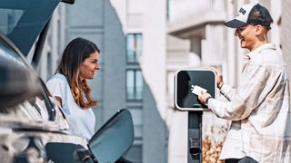 Laut Lars Thomsen von future matters wird auch 2024 der Anteil elektrischer Fahrzeuge wachsen. Damit wächst auch die Nachfrage nach Ladeinfrastruktur. (Bild: Juice Technology)