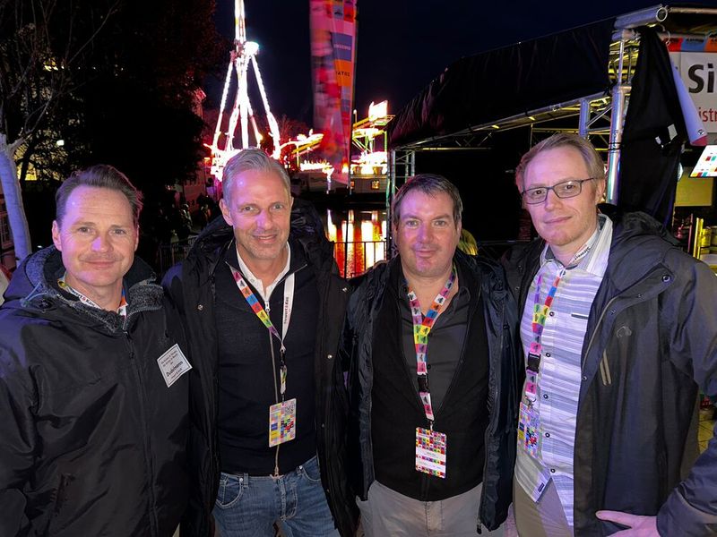 (v. l.) Markus Hollerbaum, Björn Siewert, Oliver Kau und Christian Helisch (S&K) freuen sich, dass ca. 350 Partner der Einladung gefolgt sind. (Bild: Vogel IT-Medien)