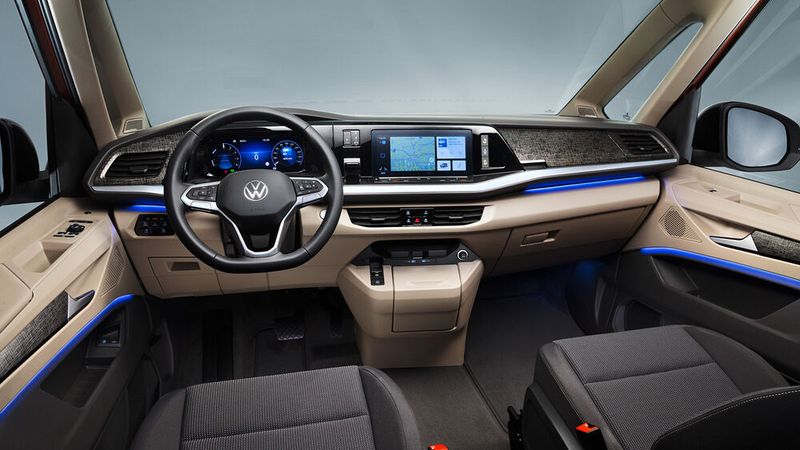 Das Cockpit trumpft mit jeder Menge Technik auf. (Bild: VW)