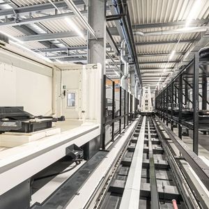 Up to 20 pallets fit into the LPP 5000. (Image:DMG Mori)