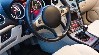 Abb. 1: Flüchtige Schadstoffe aus Materialemissionen können z.B. Fahrzeugkabinen belasten. (©Patryk Kosmider - stock.adobe.com)