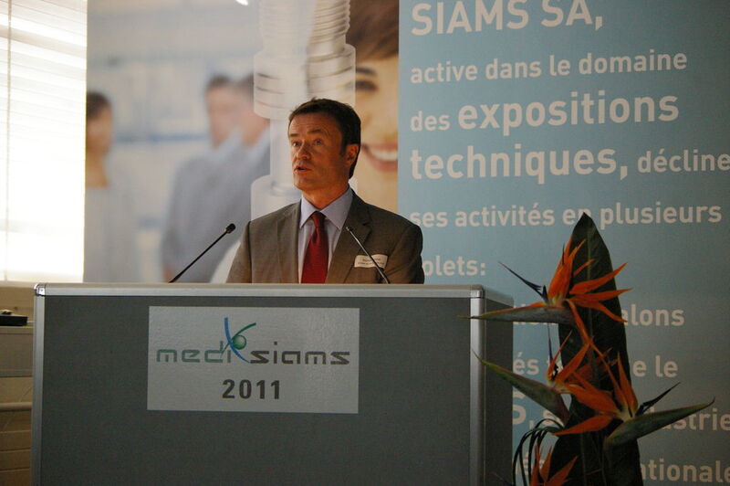Ambiance lors du mediSIAMS 2011: Michel Probst, ministre jurasien de l'économie, lors de la soirée des exposants. (Image: MSM) (Archiv: Vogel Business Media)