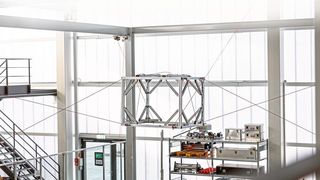 Seilroboter sind eine Automatisierungslösung für große Arbeitsräume, schwere Lasten oder Anwendungen mit hoher Dynamik und Beschleunigung.  (Fraunhofer-IPA/Foto: Rainer Bez)