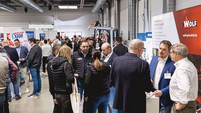 Volle Hallen, viele Kontakte: 100 Aussteller präsentierten Produkt- und Dienstleistungsneuheiten und informierten über ihre Angebote. (Bild: Stefan Bausewein)