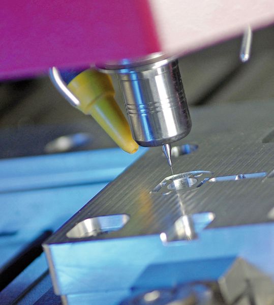 Bild 5: Im Formenbau lassen sich mit Tribos-RM selbst feinste Strukturen genau dar- stellen.  (Bild: Schunk)