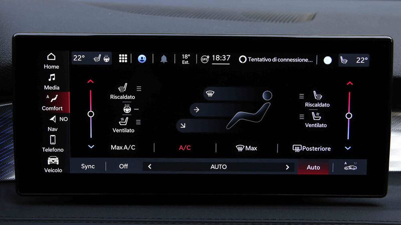 Neben den Infotainmentanwendungen werden über den großen Touchscreen auch einige Fahrzeugfunktionen gesteuert. (Bild: Alfa Romeo)