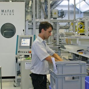 Die Mafac-Reinigungsanlage Palma läuft bei Trumpf in der Regel im Einschichtbetrieb. Sie wird von einem Team von speziell geschulten Mitarbeitern beschickt.