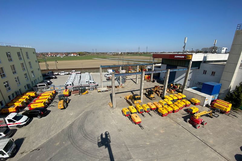 Mit einer Vorbereitungszeit von nur drei Wochen zog Zeppelin Rental an seiner Mietstation in Ingolstadt 50 Atlas-Copco-Kompressoren zusammen. Sie wurden auf dem Gelände einer Raffinerie für einen Monat benötigt. (Atlas Copco)
