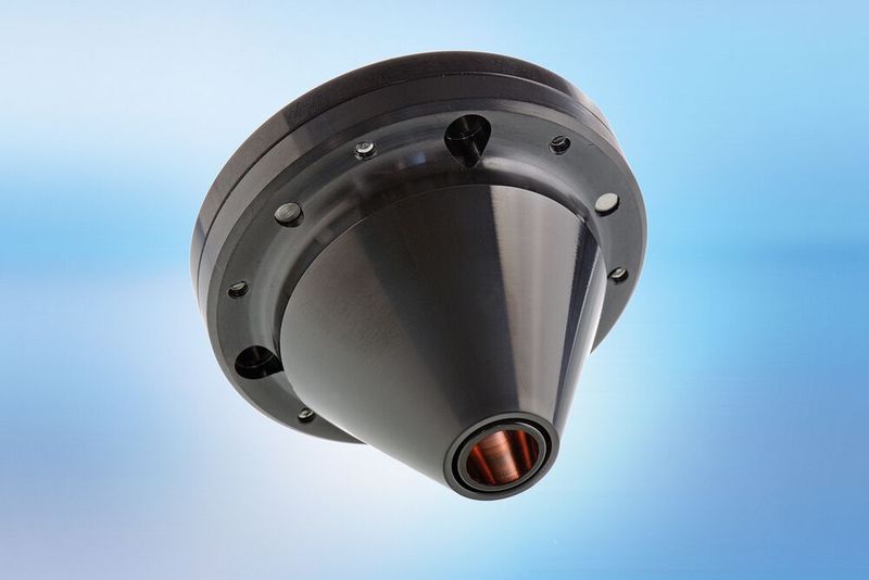 Das monolithisch aufgebaute Düsenspitzenmodul für den EHLA-Prozess führt das Pulver für das Highspeed-Laserauftragschweißen über einen definierten Spalt. (Bild: Fraunhofer-ILT)