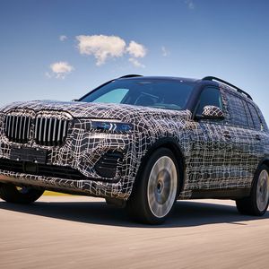 Denn auch die Münchner steigen jetzt in das Geschäft mit großen SUVs ein.(Bild:  BMW)