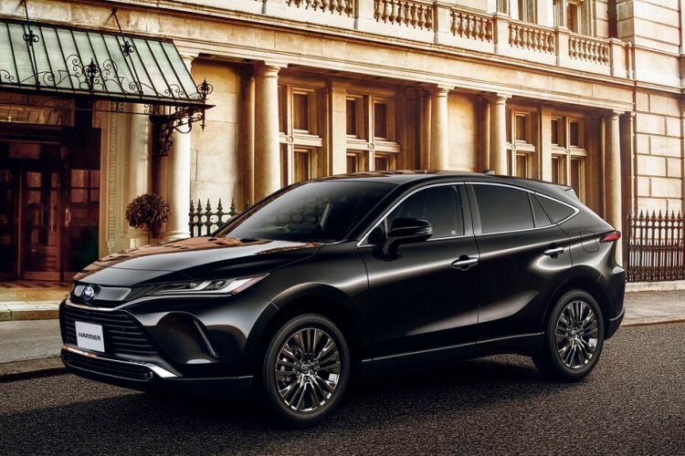 Als Toyota Harrier gibt es ihn nur in Japan. Die ersten beiden Generationen kamen als quasi baugleiche Lexus-Varianten auch auf andere Märkte. (Bild: Toyota)