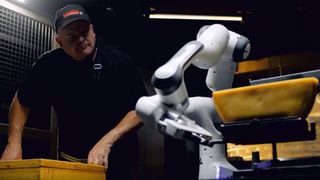 Une excellente collaboration s'est faite entre l'Idiap Research Institute et Eddy Baillifard, ce robot a appris à racler sans problème. (Source : Promotion Valais/Wallis)