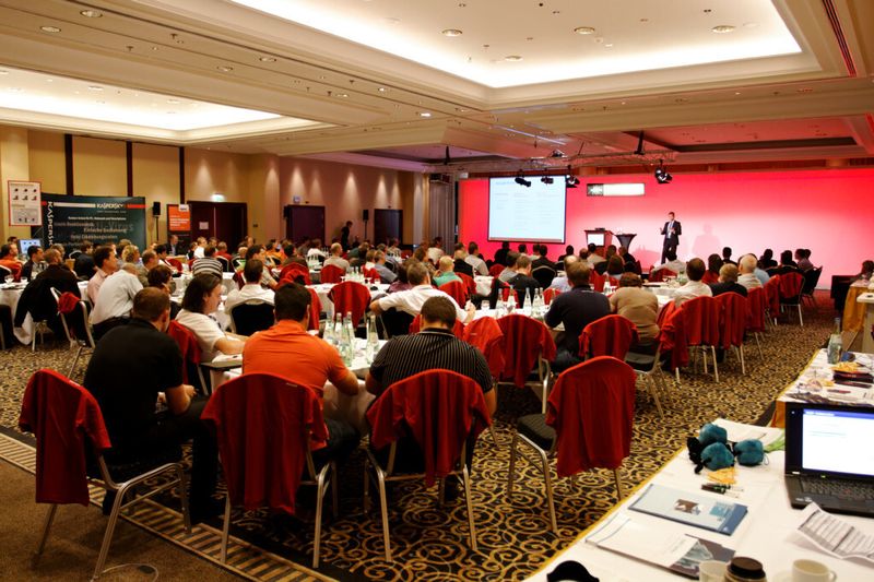 Gespanntes Lauschen bei den Keynotes auf der Gwavacon 2011. (Archiv: Vogel Business Media)
