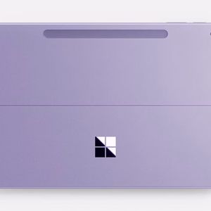 Der Snapdragon X2 Plus im kleinen Surface Pro verfügt zwar nur noch über sechs statt acht Kerne, soll allerdings in der neuen X2-Generation bei Office-Anwendungen um 17 Prozent schneller sein.  (Bild:  Microsoft)