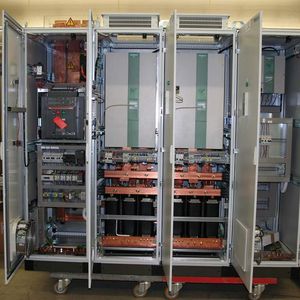 Bild 2: Für die Steuerungs- und Regelungstechnik existieren heute Lösungen, die kompakter, preiswerter, intelligenter und leistungsfähiger sind als noch vor wenigen Jahren.