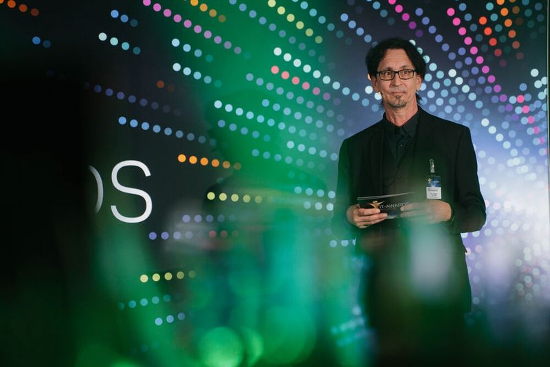 Zur Übergabe der Storage-Insider-Awards 2026 bittet Chefredakteur Dr. Jürgen Ehneß die Gewinner auf die Bühne. (Bild: Manuel Emme Fotografie)