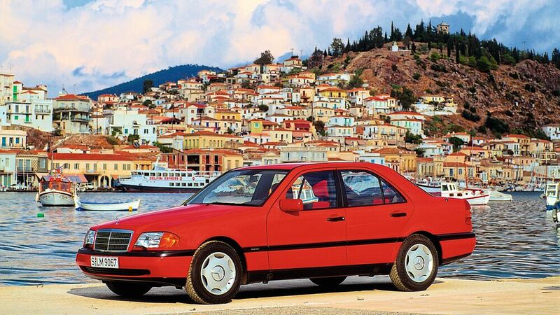 Der Nachfolger des Baby-Benz, alias 190 (E), wird jetzt zum Oldtimer. Ab März 1996 stellte man der C-Klasse auch einen Kombi (T-Modell) zur Seite.