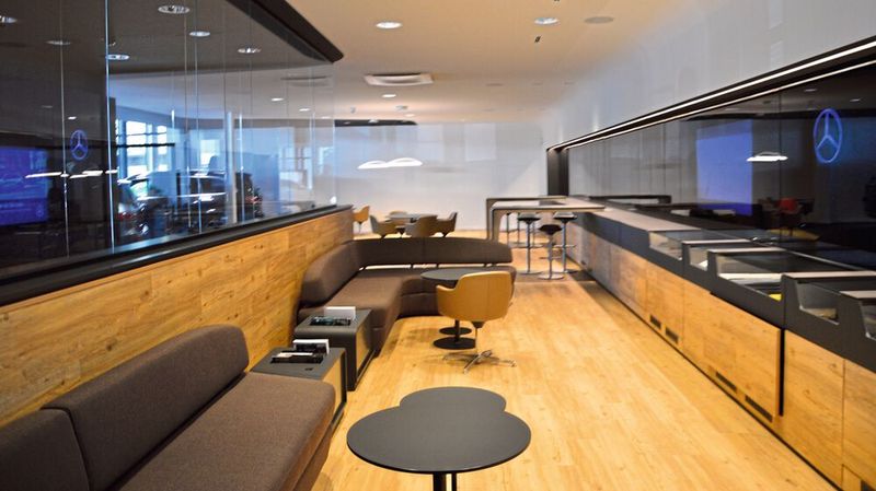 Neben der Digitalisierung investiert die Torpedo-Gruppe auch in das physische Geschäft vor Ort. So stellte der Händler in den vergangenen Jahren auf den neuen Architekturstandard von Mercedes-Benz um. (Bild: Achter/»kfz-betrieb«)