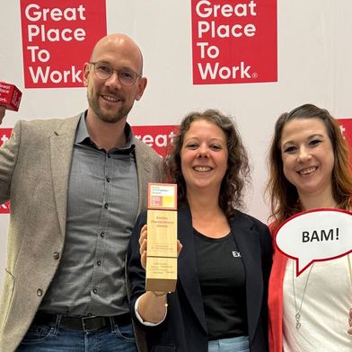 Arbeiten bei der Deutschland-Niederlassung von Exotec, einem der besten Arbeitgeber Bayerns 2025 (v.l.): Markus Schlotter (Managing Director Central Europe and Nordics), Christina Schläger (People Director Central Europe) und Rebecca Leiter (HR Specialist). (Bild: Exotec)