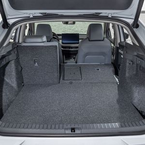 Das Coupé hat einen mit 570 Liter großzügig dimensionierten Kofferraum.(Bild:  Skoda)