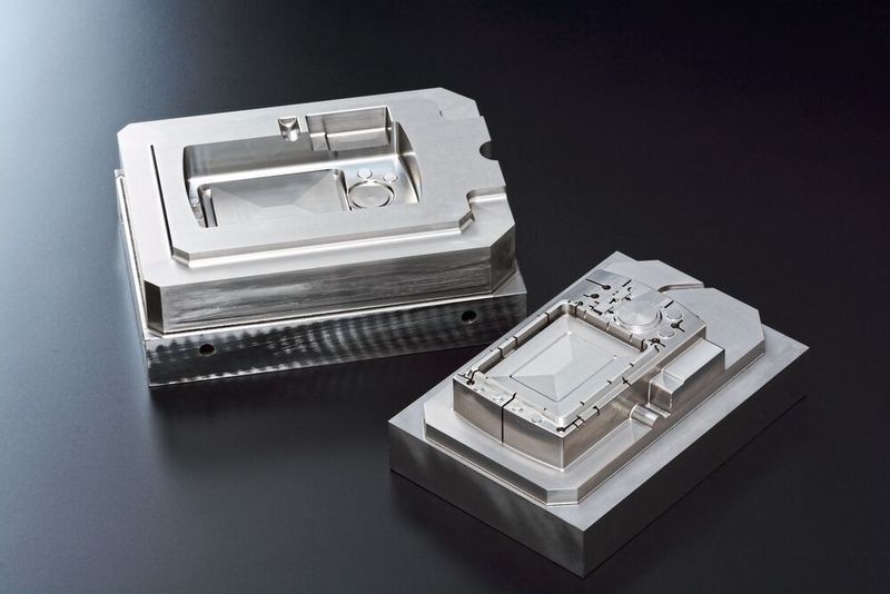 Der Formeinsatz für das Gehäuse einer Digitalkamera wurde mittels Hybrid Additive Manufacturing hergestellt, was Vorteile bei der Herstellung des Gehäuses bringt. (Matsuura)