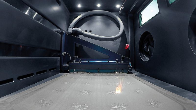 Der Bauraum der Lasertec 30 SLM misst 300 mm × 300 mm × 300 mm und hat eine Maximalbeladung von 200 kg. Der Pulverwechsel erfolgt in lediglich zwei Stunden. (DMG Mori)