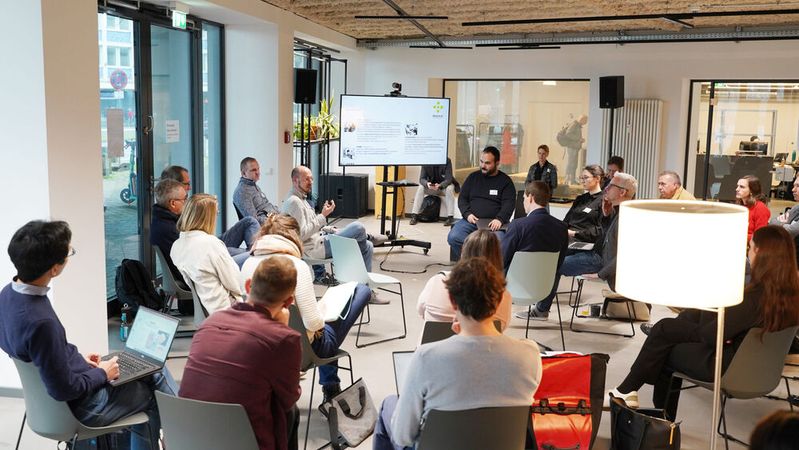 Das Symposium „Künstliche Intelligenz in der Medizin“ bietet Vorträge, Diskussionen und praxisnahe Workshops und will den Austausch zwischen Wissenschaft und Praxis fördern.(Bild:  Kevin Koehler)