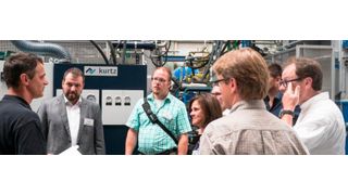 Blick hinter die Kulissen: Bei einer Betriebsführung erfahren die „Denker treffen Lenker“-Teilnehmer, wie intelligente Fertigung bei Kurtz Ersa realisiert wird. (Bild: Kurtz Ersa)