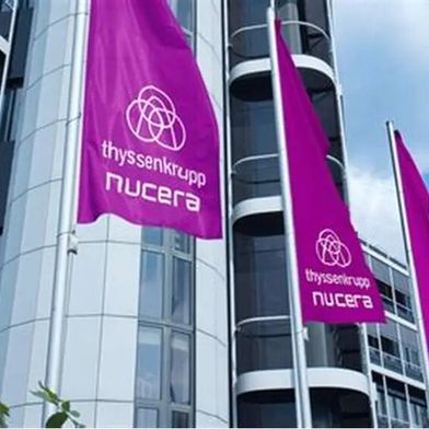 Der Elektrolyseurspezialist Thyssenkrupp nucera gibt hier die aktuellen Zahlen für das Geschäftsjahr 2025/2026 bekannt ... (Bild: Thyssenkrupp nureca)