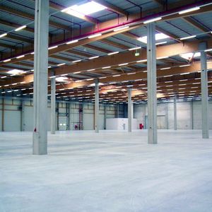Die Logistikhalle im Gazeley Magna Park Kassel verfügt im Dachbereich über eine Holztragkonstruktion. Bilder: Gazeley