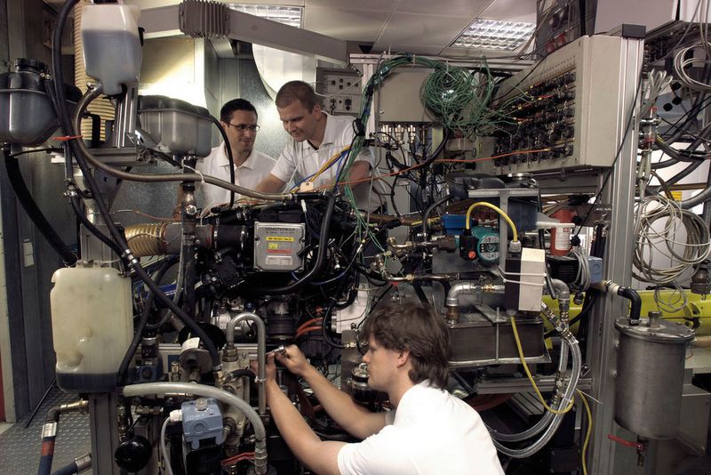 Der sogenannte „Diesotto-Motor“ soll die Funktionsprinzipien von Diesel- und Ottomotor kombinieren. (Daimler)