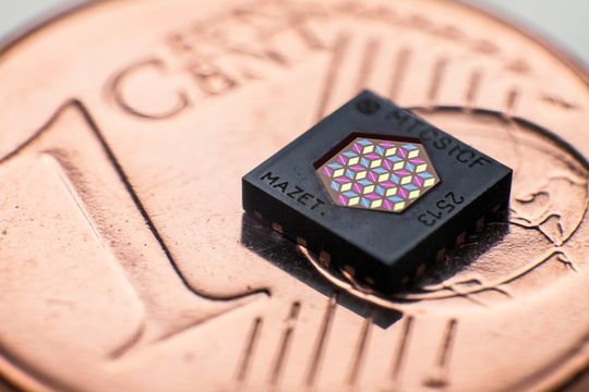 DLP-Anwendung: Der True-Color-Sensor MTCSiCF im QFN16-Gehäuse ist mit einer Filterfunktion ausgestattet und auf das Farbempfinden des menschlichen Auges ausgelegt. DLP-Anwendung: Der True-Color-Sensor MTCSiCF im QFN16-Gehäuse ist mit einer Filterfunktion ausgestattet und auf das Farbempfinden des menschlichen Auges ausgelegt.