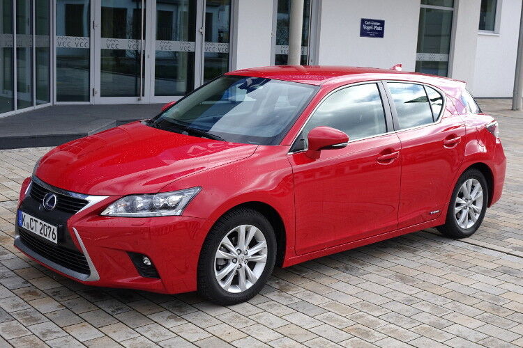 Von vorne spricht der Kompakte die gleiche Formensprache wie seine größeren Brüder.  (Wolfgang Sievernich)