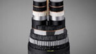 Die VPE-Isolierung des dreiadrigen MS-Unterwasserkabels umfasst PE-Mantel und Armierung um den hohen Unterwasser-Anforderungen zu genügen. (Nexans)