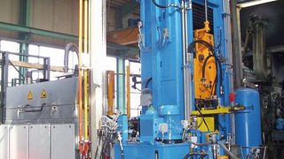 Die Schmiedelinie ermöglicht die Massenproduktion von Bauteilen aus dem leichtesten aller metallischen Konstruktionswerkstoffe. (Bild: Weisensee)