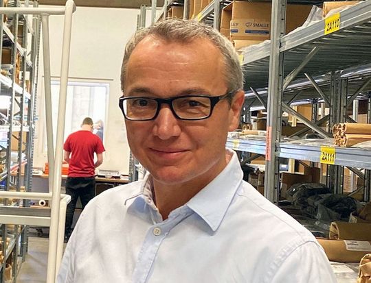 (TFC-Local Manager Johannes Lambertz: „Die Drehzahlkapazität des Revolox-Sicherungsrings liegt deutlich höher als die eines gleichwertigen nicht-sperrenden Rings. Für High-Speed-Applikationen mit schnell drehenden Wellen ist er daher eine echte Empfehlung.“  Bild: TFC.)