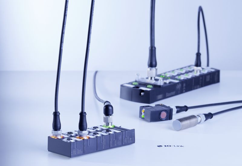 Auf das IO-Link Gesamtpaket kommt es an. Wenn das Zusammenspiel von Sensoren, leistungsstarken Mastern und einem herstellerunabhängigen Konfigurationstool stimmt, ist eine deutlich gesteigerte Maschinenperformance möglich.  (Bild: Baumer)