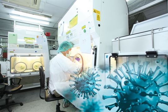 Isolatortechnik schützt Arzneimittel und Mitarbeiter. Isolatortechnik schützt Arzneimittel und Mitarbeiter.