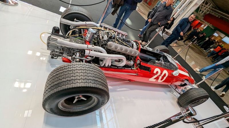 Sie zeigte sage und schreibe 30 originale Einsitzer, die noch nie zuvor gemeinsam gezeigt wurden ... (Bild: Dominsky)