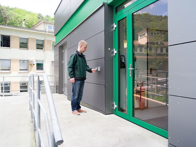 Maximale Datensicherheit, überzeugende Gebäudetechnik und Nachhaltigkeit durch Green IT vereinen sich im Pharmaserv Datacenter. (Pharmaserv)