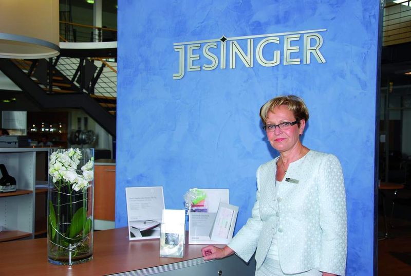 Die ehemalige Oberstudienrätin ist als Unternehmerin in ihrem Element. Das Lehrerimage abzulegen, war manchmal hart: „Du musst halt immer einen Tick besser sein“, resümiert Elli Schnierle. (Archiv: Vogel Business Media)