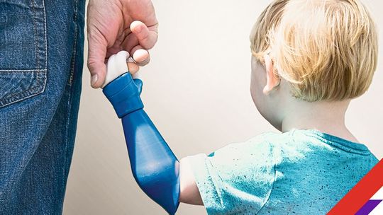Prothesen aus dem Drucker: Das Start-up Ambionics entwickelt voll funktionsfähige Prothesen mit
Hydraulik und stellt diese Technologie Kindern auf der ganzen Welt zur Verfügung. Prothesen aus dem Drucker: Das Start-up Ambionics entwickelt voll funktionsfähige Prothesen mit
Hydraulik und stellt diese Technologie Kindern auf der ganzen Welt zur Verfügung.