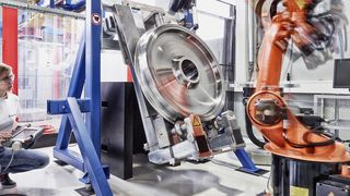 Robotergestütze Thermographie an einem Bahnrad. (Bild: Uwe Bellhäuser)