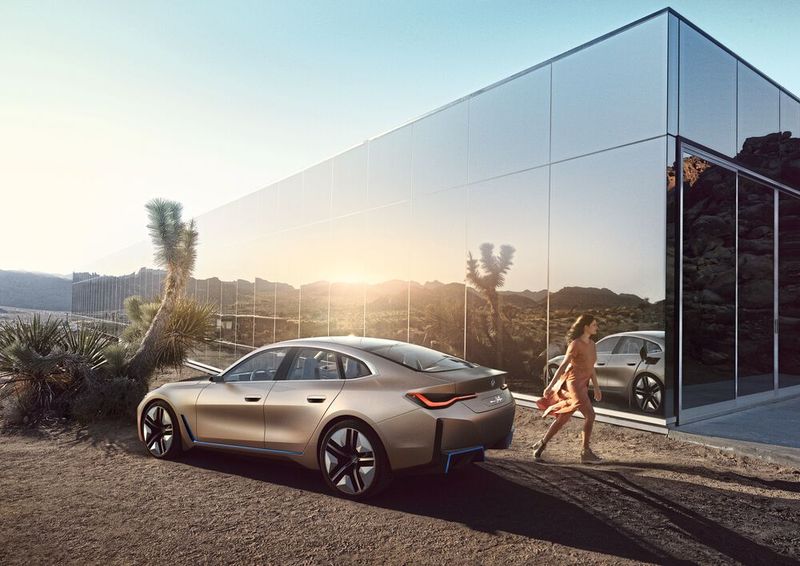 Bis zu 600 Kilometer Reichweite bescheinigt BMW laut WLTP. (Bild: BMW)